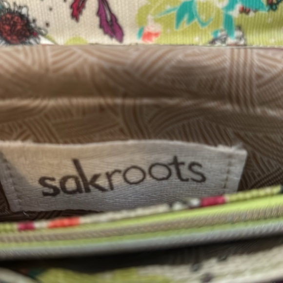 SAKROOTS Peace Orange/Coral Floral Organizer Large Tri-fold Wallet - Picture 9 of 11